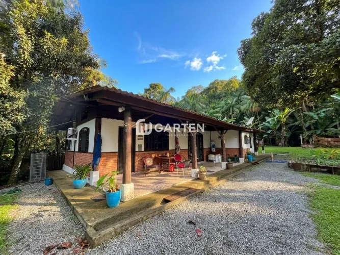 Chácara com 4 quartos em Cabaraquara próximo a baía de Guaratuba.