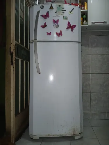 Vendo uma geladeira em ótimo estado 