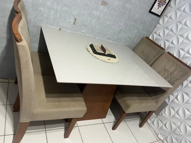 Mesa 4 cadeiras