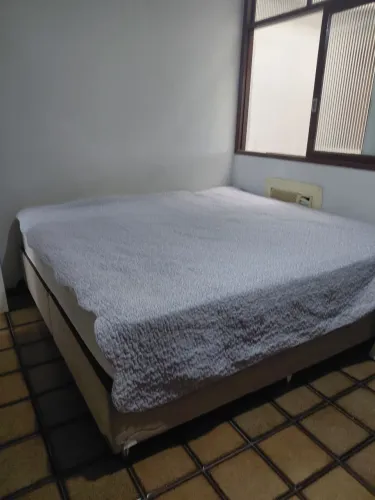 Vendo cama King Saze nova. Completa com base da Ortobom.