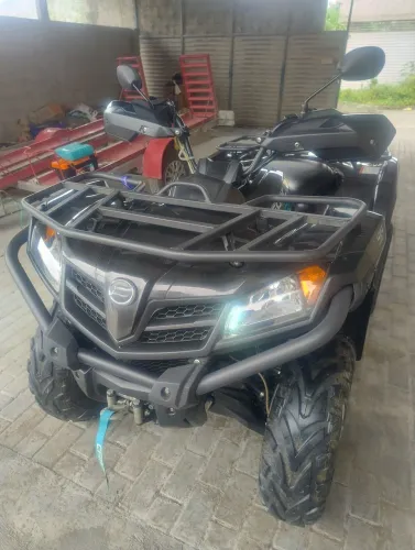 Quadriciclo cforce 450