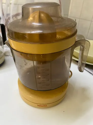 Espremedor de frutas antigo Walita sem uso