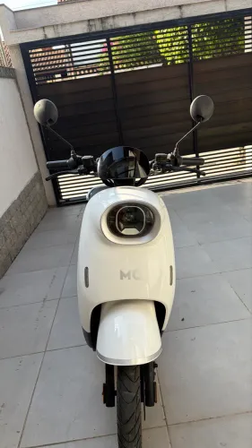 Moto elétrica modelo MC Mia, pouco usada!