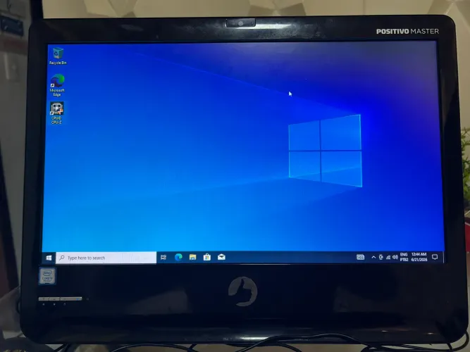 PC all In One Positivo.