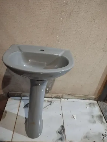 Vende - se uma pia para banheiro 