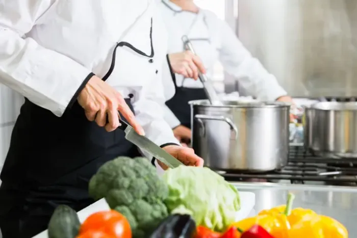 Vaga de Emprego - Cozinheiro(a) com experiência