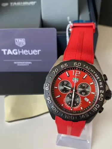 relógio TAG Heuer 43mm Formula 1 mostrador vermelho pulseira de borracha cronógrafo