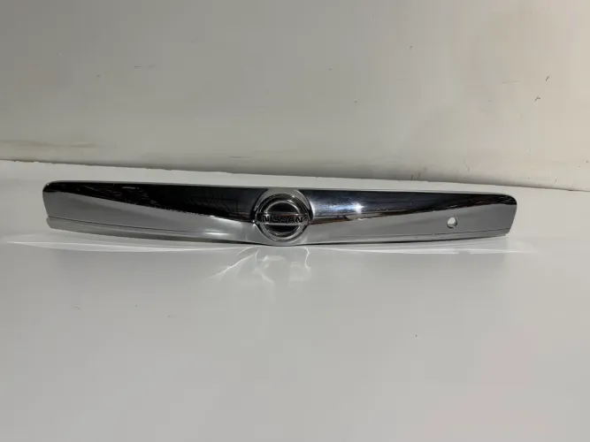 Friso Tampa traseira Nissan Versa 12/20 Original