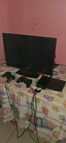 Pley 2 com a televisão vendo tudo por 700 chama no zap *
