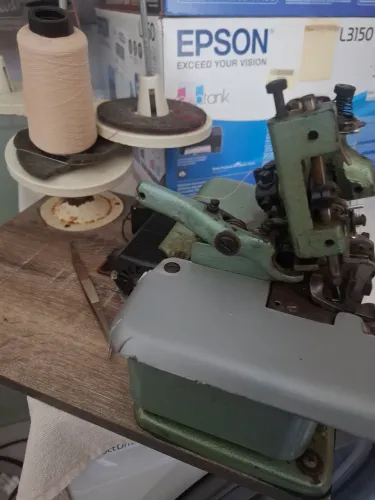 Máquina overlok 