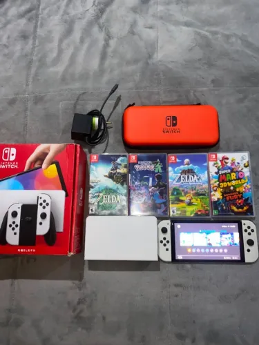 Nintendo Switch OLED com 4 jogos físicos e 1 digital (Zelda, Pokémon, Mario)