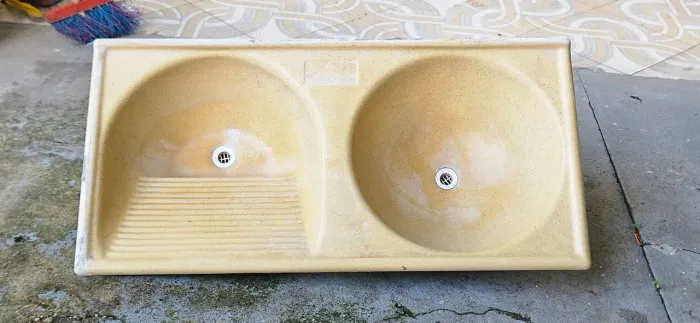 Lavatório de fibra com 2 cubas