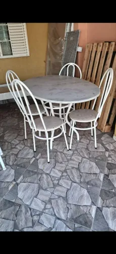 Mesa de mármore branca oval
