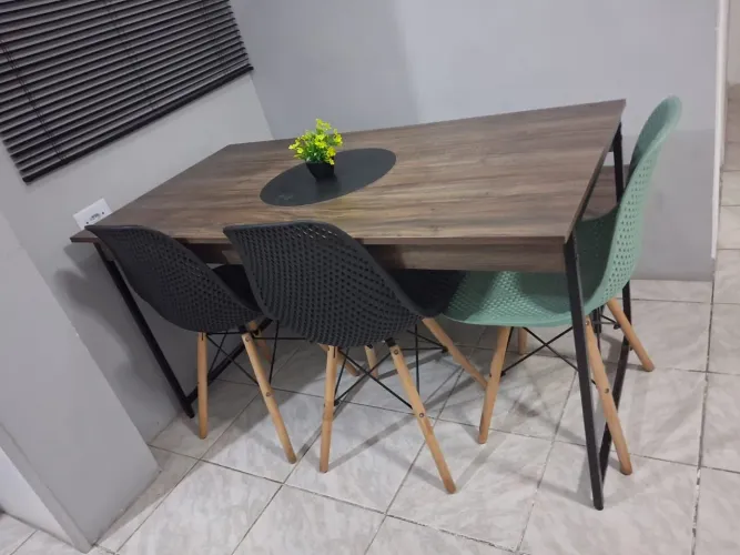 Mesa com cadeiras novas. 400 reais, Praia Grande. 