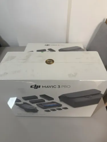 DJI Mavic 3 Pro Fly More Combo