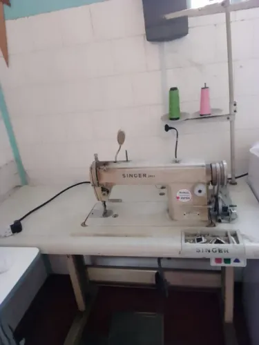 Máquina de costura industrial Singer