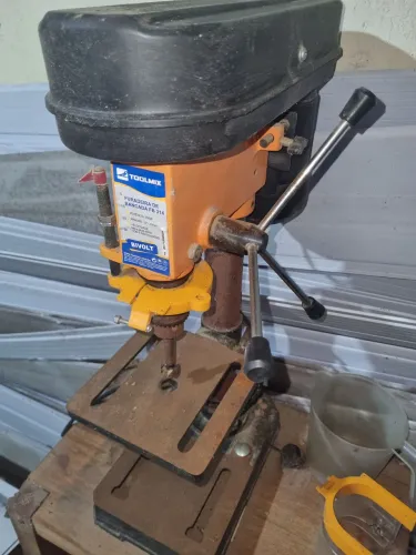 Furadeira De Bancada Toolmix FB 314 Bivolt 1/3 HP - Funcionando
