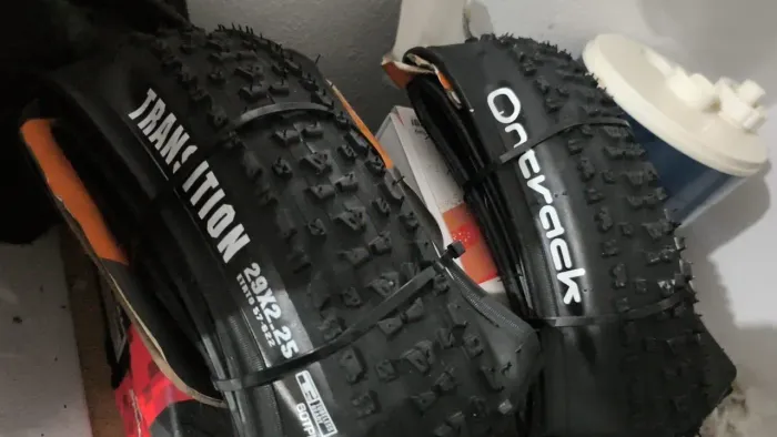 Par de Pneus 2.25 Tubeless