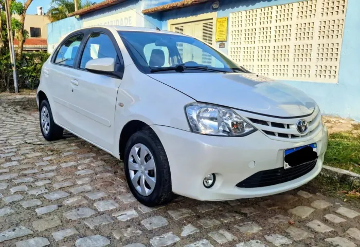 Toyota Etios X 1.3 Flex 16V 5P Mec. 2015