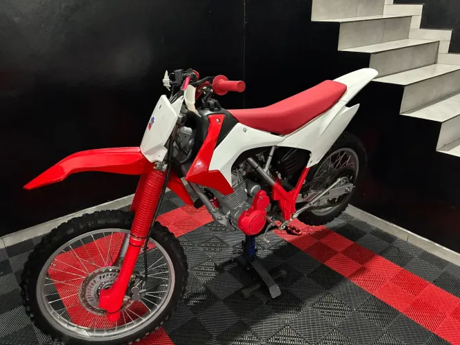 Honda xr 200 troco por moto de rua