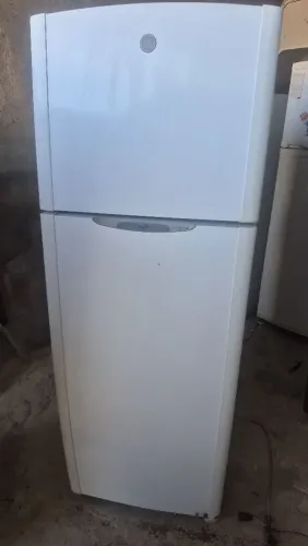 Geladeira GE Duplex 446L funcionando
