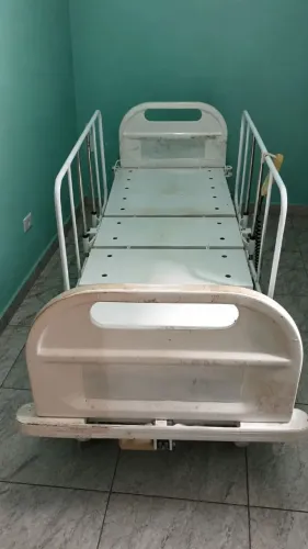 Cama hospitalar elétrica usada