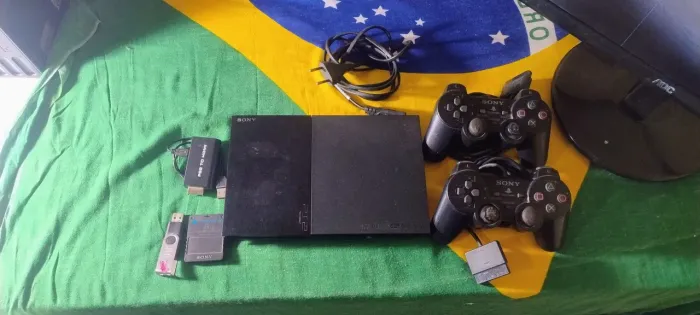 PS2 completo, tudo original, funcionando.