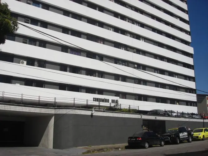Damas apto com , 65m² , 3 quartos (sendo 1 suíte), armários, 1 WC social.