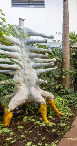 Escultura grande de jardim - Gustavo Nackle
