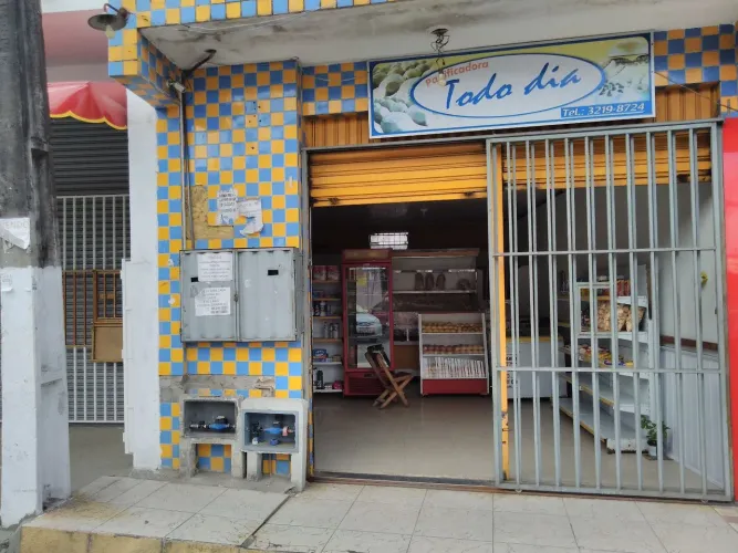 Bom investimento, próximo  de tudo loja  AlugAlugo ou VENDO.