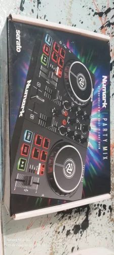 Controladora para DJs iniciantes e profissionais 