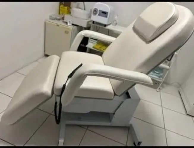 Vendo Cadeira Elétrica com nicho Odonto/Biomedicina