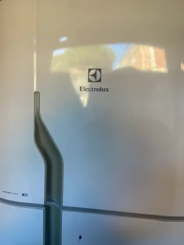GELADEIRA ELETROLUX MUITO NOVA