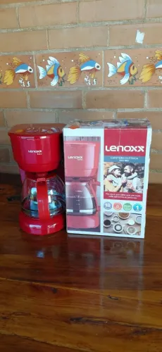 Cafeteira vermelha sem uso linda