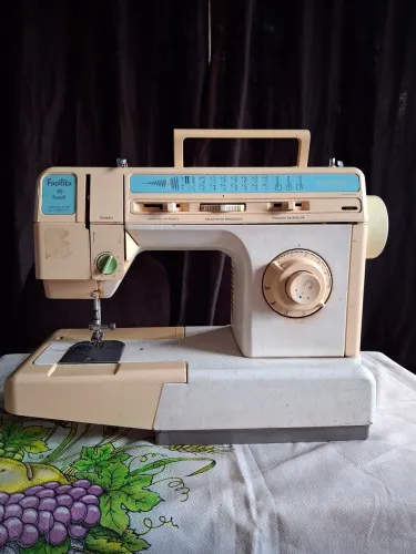 Máquina de Costura Singer