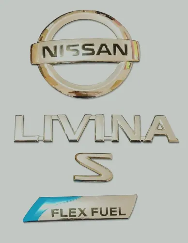 Emblema completo traseiro Nissan livina original