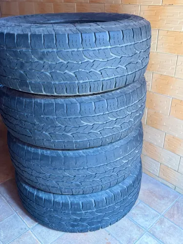 Pneus de Hilux AT5 R16 - 265/70 DUNLOP