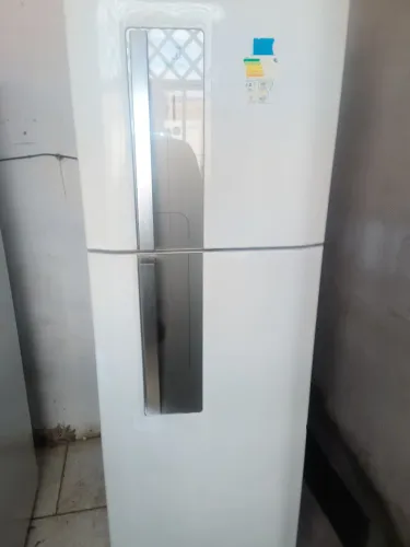 Geladeira Frost Free Electrolux semi nova com garantia 