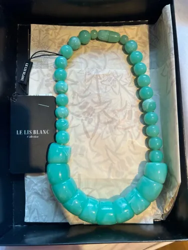 colare le lis blanc azul esverdeado
