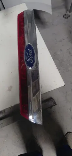 Regua tampa da mala Ford fusion