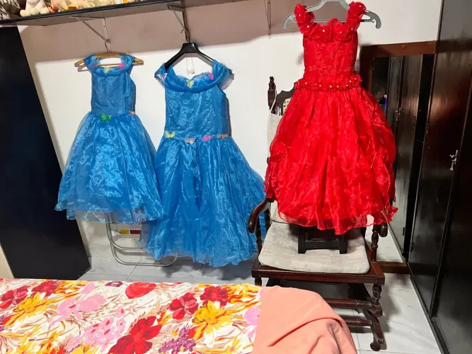 Vende roupa infantil tamanho 8 e 12 anos