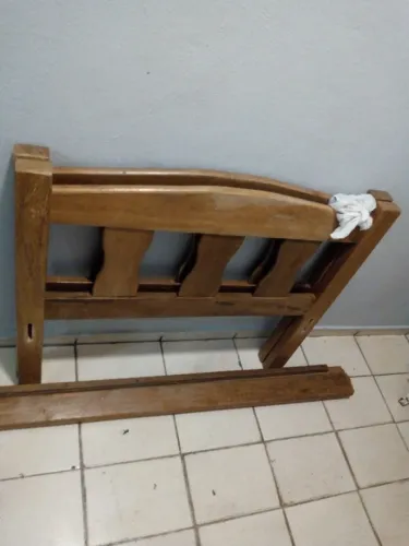 Cama de solteiro semi nova
