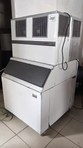 Maquina de gelo em cubo Everest 300kg 