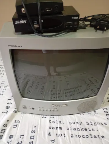 Televisão de tubo Panasonic  com 2 conversores digital