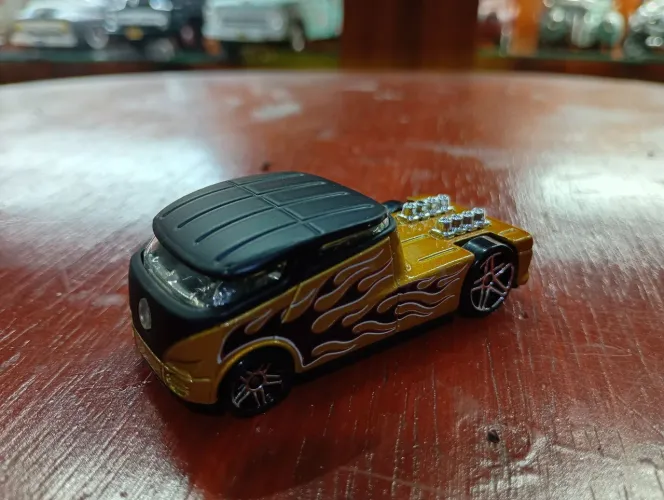 Hot Wheels 1/64 Kombi e Fusca 