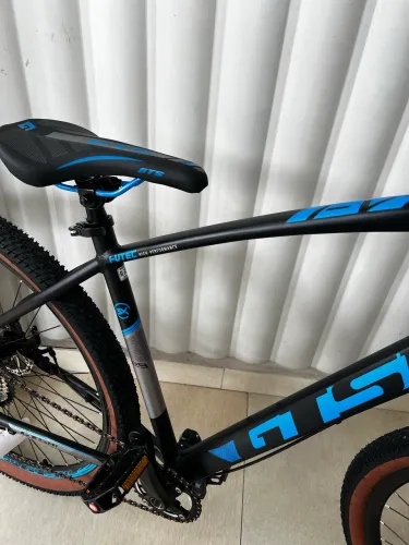 BICICLETA BIKE MTB RWX CLASS AÇO ARO 29 21V TAM. 19- FREIO A DISCO PNEU FAIXA MARROM