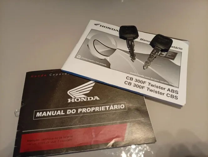 CB 300f 25/25 novíssima 