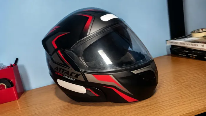 Capacete Attack HSAI Preto/Vermelho Escamoteável Semi Novo