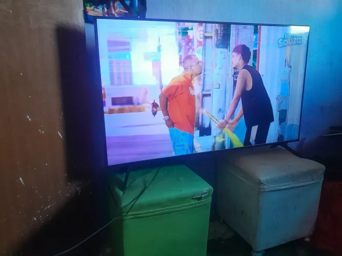 Vendo televisão smart de 50 polegadas preço negociavel pra vender ligeiro