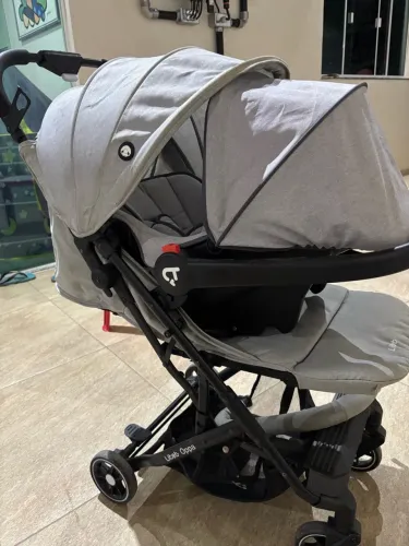 Carrinho de bebê com bebê conforto 2 em 1